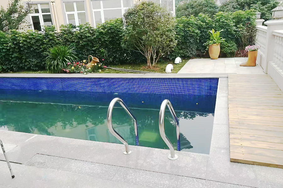 游泳池
